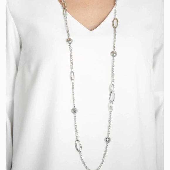 Duchess Dazzle - Necklace/Earrings Silver. NWT - Picture 2 of 4